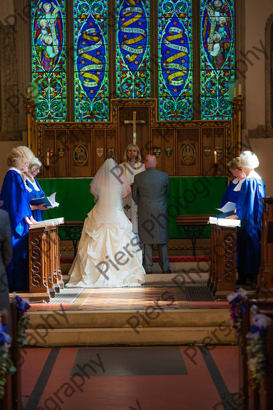 Emma and Duncan 260 
 Emma and Duncan's wedding 
 Keywords: Bucks Wedding photographer, Piers Photography, Gt Missenden Church, Uplands House