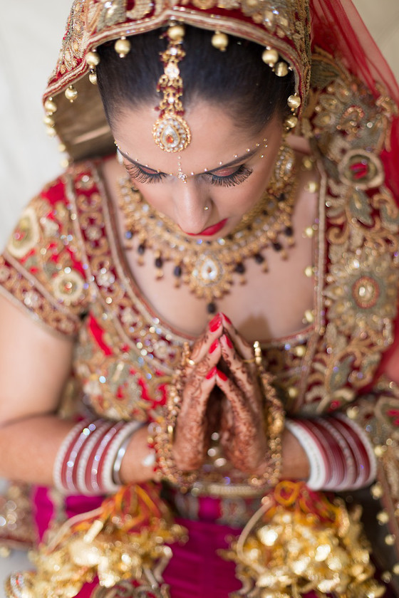 Pooja and Akash s wedding 0028 
 Pooja and Akask's wedding 
 Keywords: Baylis House, Buckinghamshire wedding photographer, Indian Wedding, Summer wedding