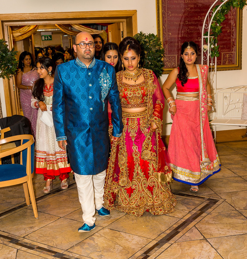 Pooja and Akask s wedding 1196 
 Pooja and Akask's wedding 
 Keywords: Baylis House, Buckinghamshire wedding photographer, Indian Wedding, Summer wedding