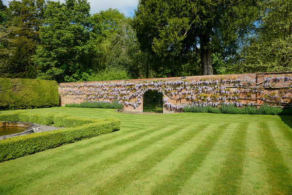 Adwell House 01 
 Adwell House May 2013 
 Keywords: Adwell House, Piers Photos, gardens