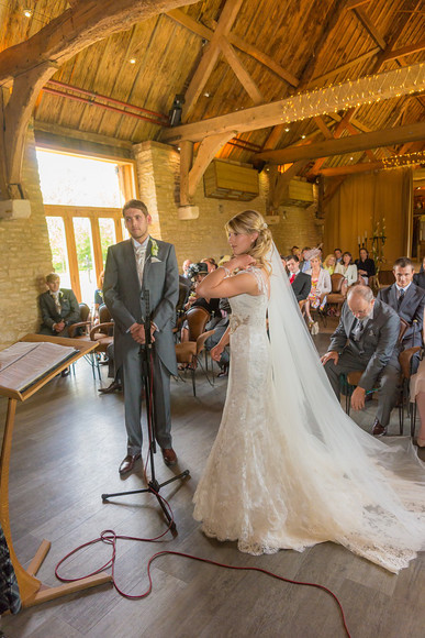 Sarah and Matt 373 
 Sarah and Matt's Wedding 
 Keywords: Buckinghamshire wedding photographer, Matt and Sarah, Piers Photography, Spring Weddings, Tythe Barn