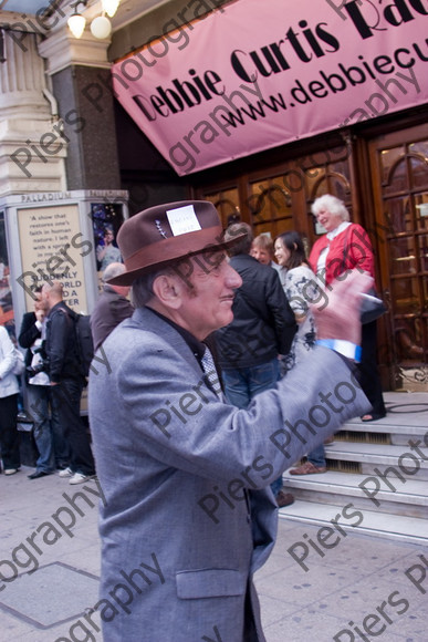 DCRBB08 183 
 Debbie Curtis Radio Big Band at the London Palladium 
 Keywords: Debbie Curtis radio Big Band, London Palladium