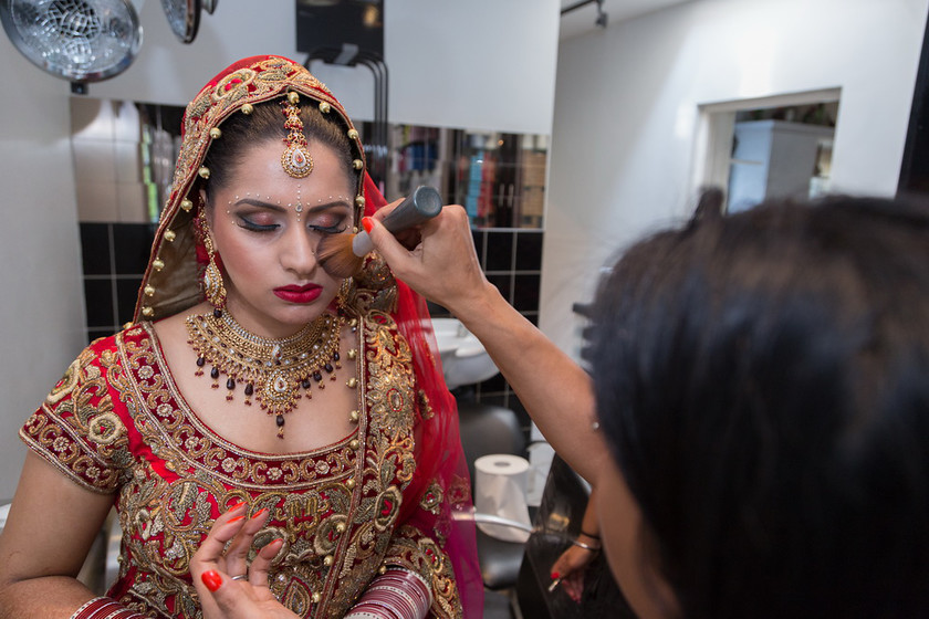 Pooja and Akash s wedding 0019 
 Pooja and Akask's wedding 
 Keywords: Baylis House, Buckinghamshire wedding photographer, Indian Wedding, Summer wedding