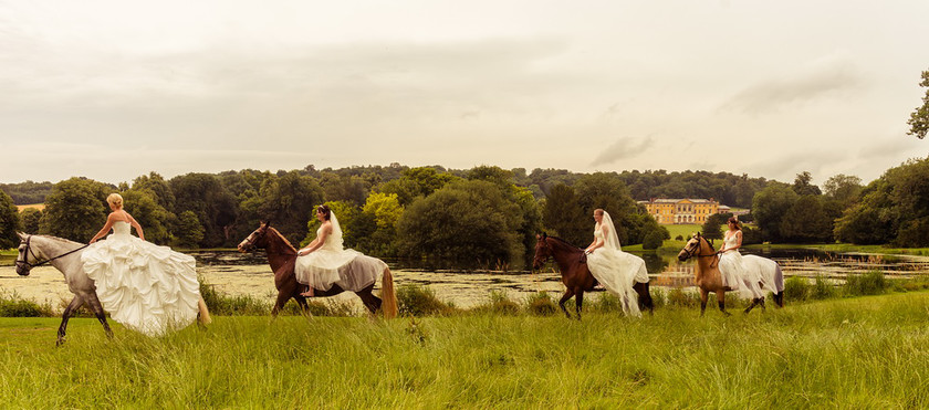 WWE Bridal Horse shoot 008 
 West Wycombe Horse shoot 
 Keywords: Buckinghamshire wedding photographer, Horses, Piers Photo, Summer, West Wycombe House