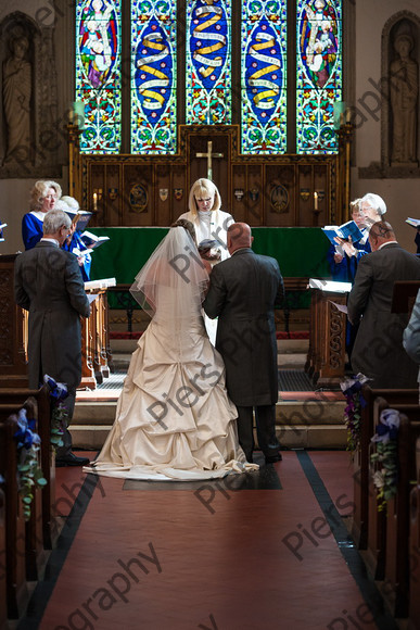 Emma and Duncan 218 
 Emma and Duncan's wedding 
 Keywords: Bucks Wedding photographer, Piers Photography, Gt Missenden Church, Uplands House