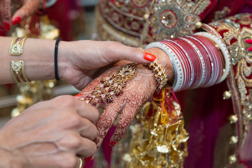 Pooja and Akash s wedding 0017 
 Pooja and Akask's wedding 
 Keywords: Baylis House, Buckinghamshire wedding photographer, Indian Wedding, Summer wedding