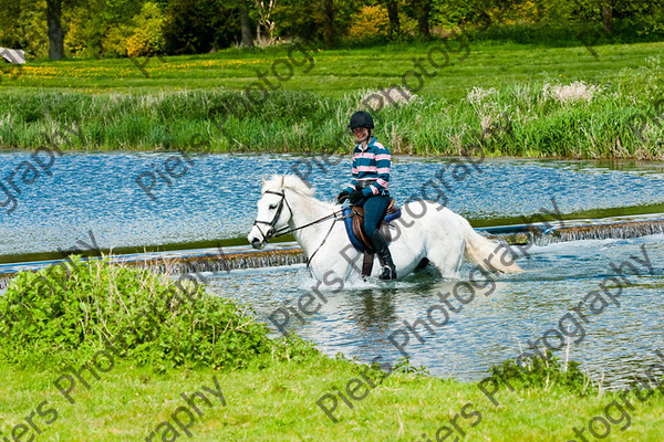 NRCWWE09 017 
 Naphill Riding Club West Wycombe Ride 09 
 Keywords: Naphill Riding Club, West Wycombe Estate