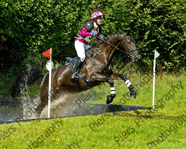 LSE Horse Trials 118 
 LSE Horse Trials 
 Keywords: London and South East Horse Trials, Piers Photo