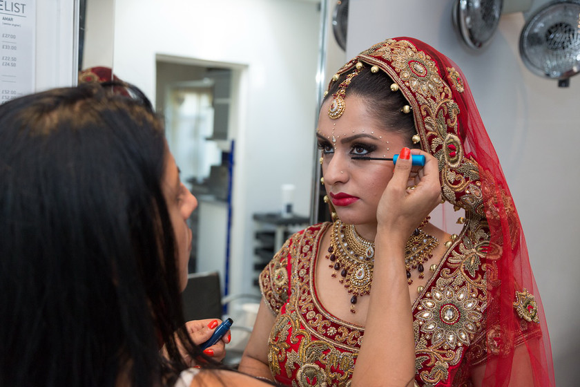 Pooja and Akash s wedding 0020 
 Pooja and Akask's wedding 
 Keywords: Baylis House, Buckinghamshire wedding photographer, Indian Wedding, Summer wedding