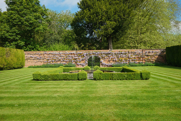 Adwell House 29 
 Adwell House May 2013 
 Keywords: Adwell House, Piers Photos, gardens