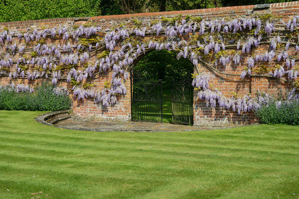 Adwell House 03 
 Adwell House May 2013 
 Keywords: Adwell House, Piers Photos, gardens