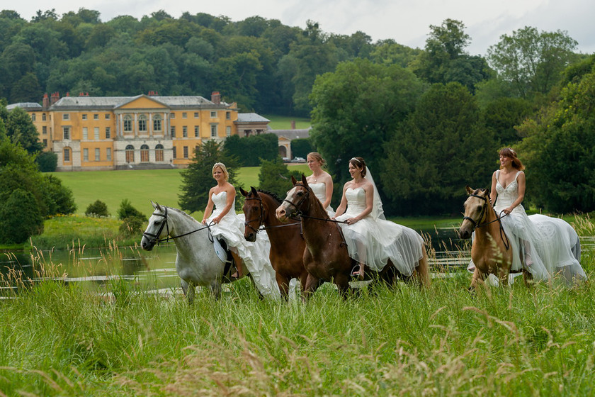 WWE Bridal Horse shoot 028 
 West Wycombe Horse shoot 
 Keywords: Buckinghamshire wedding photographer, Horses, Piers Photo, Summer, West Wycombe House