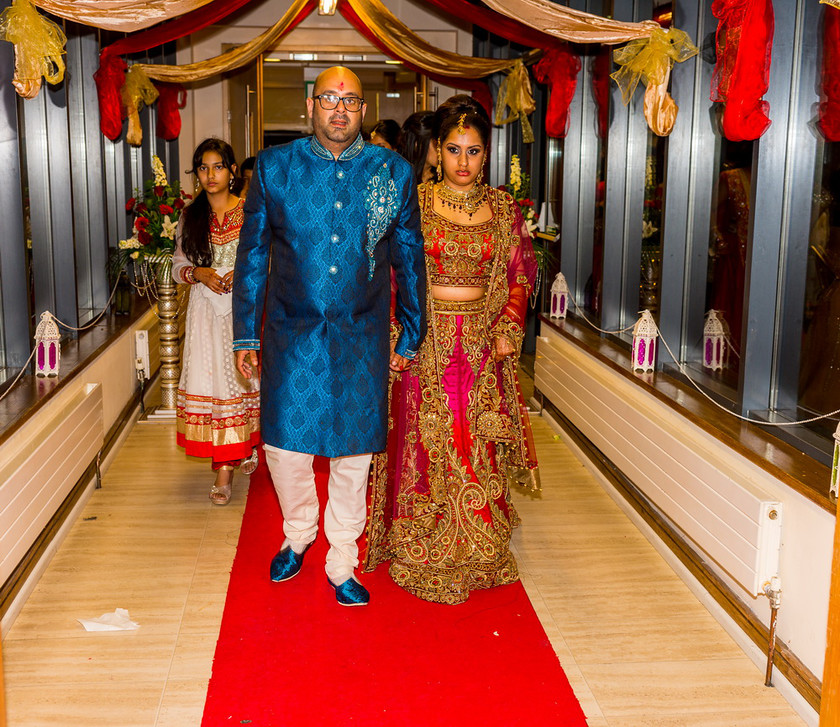 Pooja and Akask s wedding 1195 
 Pooja and Akask's wedding 
 Keywords: Baylis House, Buckinghamshire wedding photographer, Indian Wedding, Summer wedding