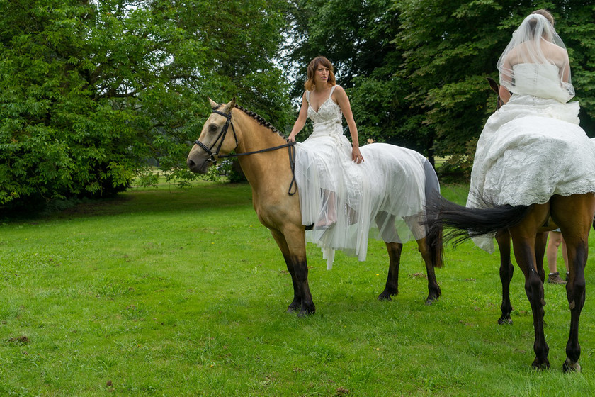 WWE Bridal BHS 053 
 West Wycombe Horse shoot 
 Keywords: Buckinghamshire wedding photographer, Horses, Piers Photo, Summer, West Wycombe House