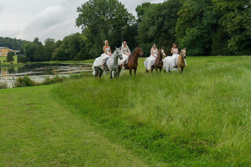 WWE Bridal Horse shoot 030 
 West Wycombe Horse shoot 
 Keywords: Buckinghamshire wedding photographer, Horses, Piers Photo, Summer, West Wycombe House