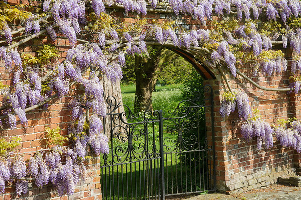 Adwell House 11 
 Adwell House May 2013 
 Keywords: Adwell House, Piers Photos, gardens