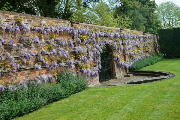 Adwell House 14 
 Adwell House May 2013 
 Keywords: Adwell House, Piers Photos, gardens