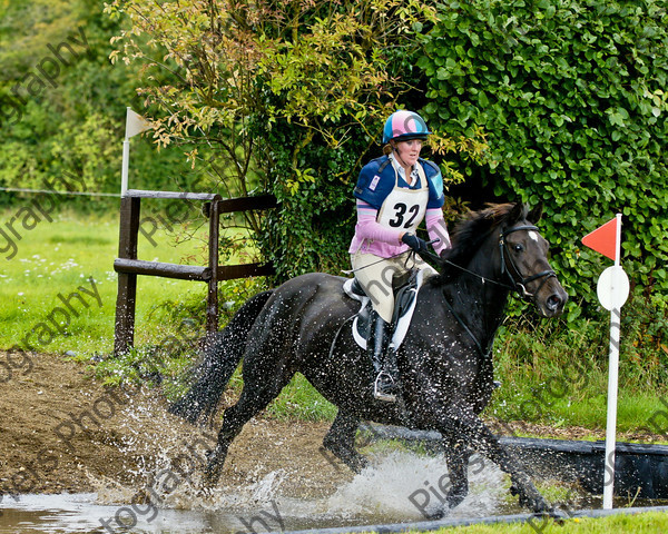 LSE Horse Trials 096 
 LSE Horse Trials 
 Keywords: London and South East Horse Trials, Piers Photo