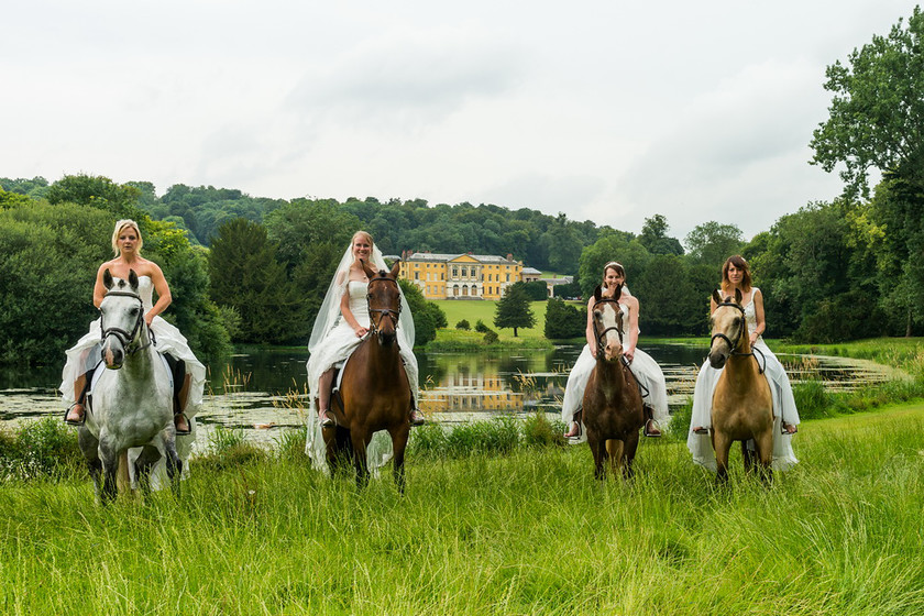 WWE Bridal Horse shoot 003 
 West Wycombe Horse shoot 
 Keywords: Buckinghamshire wedding photographer, Horses, Piers Photo, Summer, West Wycombe House