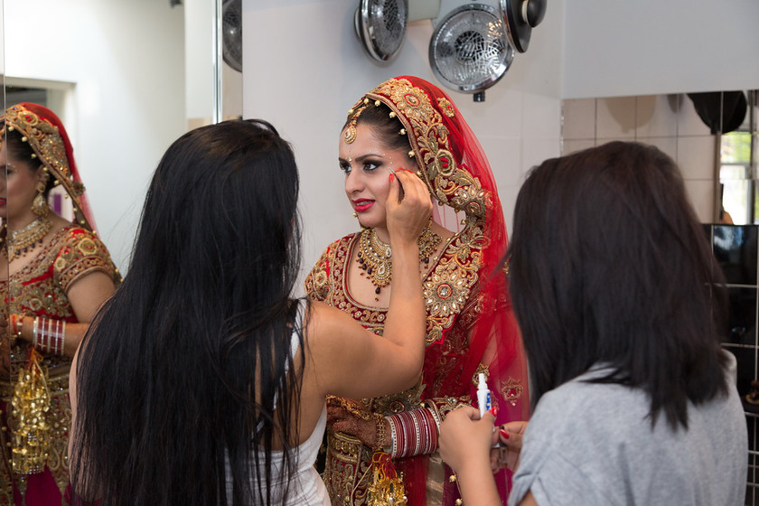 Pooja and Akash s wedding 0018 
 Pooja and Akask's wedding 
 Keywords: Baylis House, Buckinghamshire wedding photographer, Indian Wedding, Summer wedding