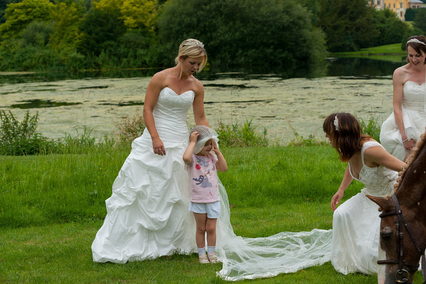 WWE Bridal BHS 035 
 West Wycombe Horse shoot 
 Keywords: Buckinghamshire wedding photographer, Horses, Piers Photo, Summer, West Wycombe House