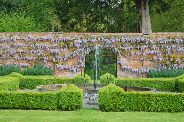 Adwell House 31 
 Adwell House May 2013 
 Keywords: Adwell House, Piers Photos, gardens