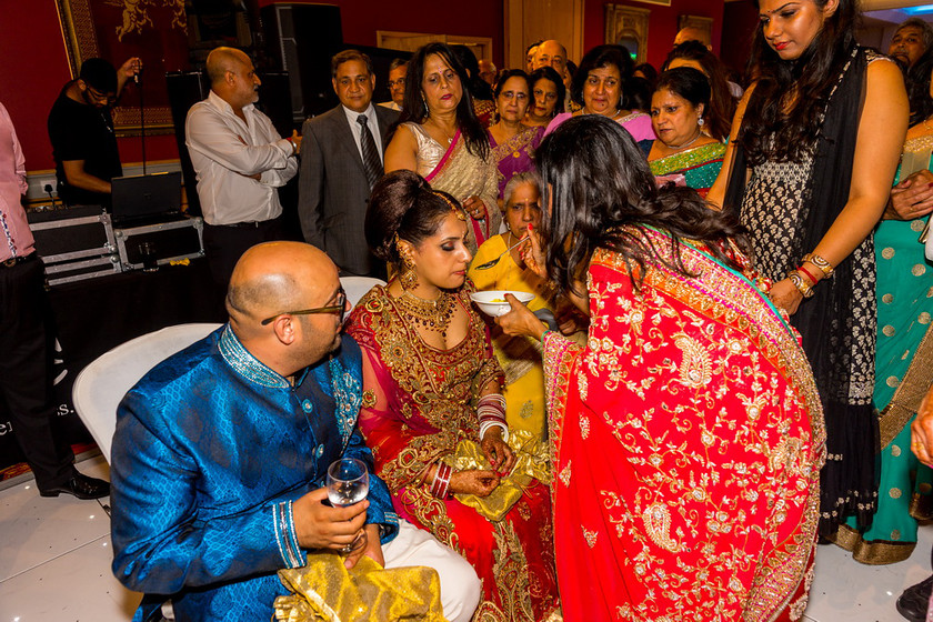 Pooja and Akask s wedding 1183 
 Pooja and Akask's wedding 
 Keywords: Baylis House, Buckinghamshire wedding photographer, Indian Wedding, Summer wedding