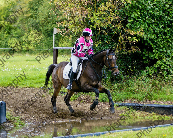 LSE Horse Trials 124 
 LSE Horse Trials 
 Keywords: London and South East Horse Trials, Piers Photo