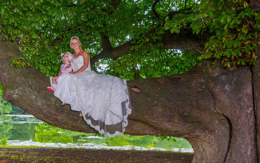 WWE Bridal tree 025 
 West Wycombe Horse shoot 
 Keywords: Buckinghamshire wedding photographer, Horses, Piers Photo, Summer, West Wycombe House