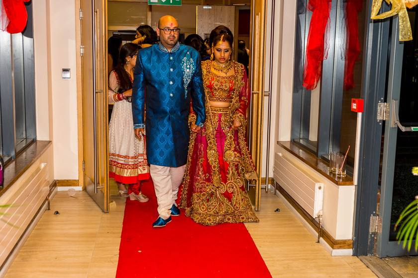 Pooja and Akask s wedding 1194 
 Pooja and Akask's wedding 
 Keywords: Baylis House, Buckinghamshire wedding photographer, Indian Wedding, Summer wedding