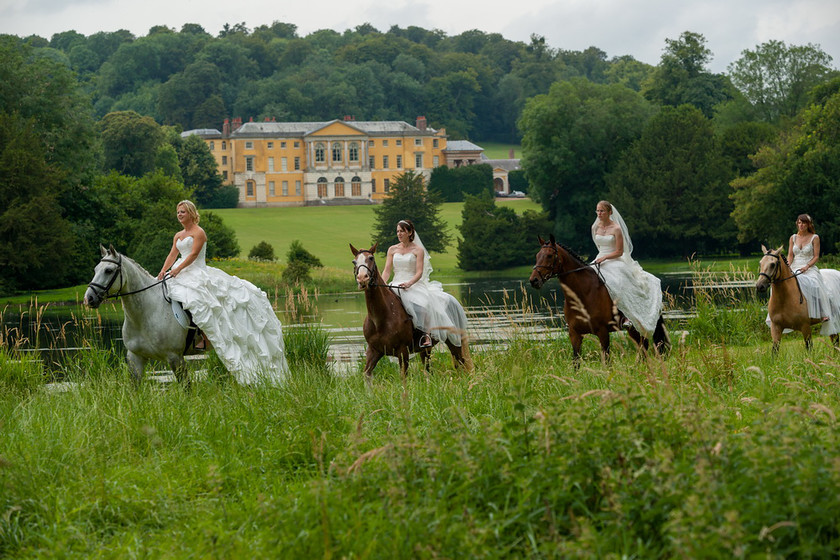 WWE Bridal Horse shoot 023 
 West Wycombe Horse shoot 
 Keywords: Buckinghamshire wedding photographer, Horses, Piers Photo, Summer, West Wycombe House