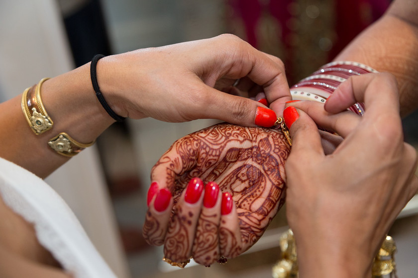 Pooja and Akash s wedding 0014 
 Pooja and Akask's wedding 
 Keywords: Baylis House, Buckinghamshire wedding photographer, Indian Wedding, Summer wedding