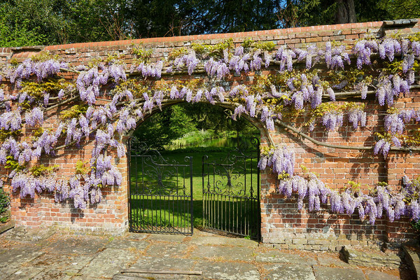 Adwell House 09 
 Adwell House May 2013 
 Keywords: Adwell House, Piers Photos, gardens